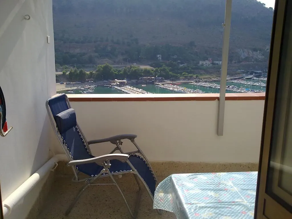 Casa Vacanza Terrazza Sul Mare 카스텔라마레델골포 0*,  이탈리아