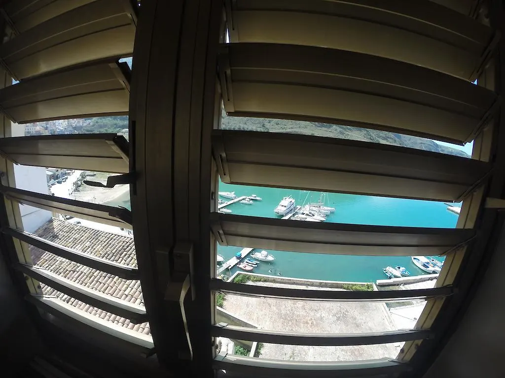 Casa Vacanza Terrazza Sul Mare 카스텔라마레델골포 아파트